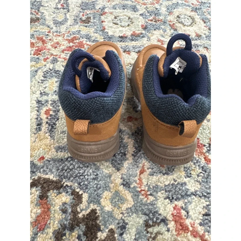 OshKosh B'gosh High Top Boots Boys 7 Toddler Tan Navy Faux Suede‎